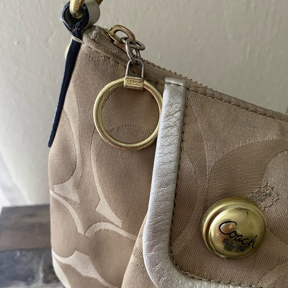 Coach Signature Beige shoulder Handbag - Picture 6 of 15